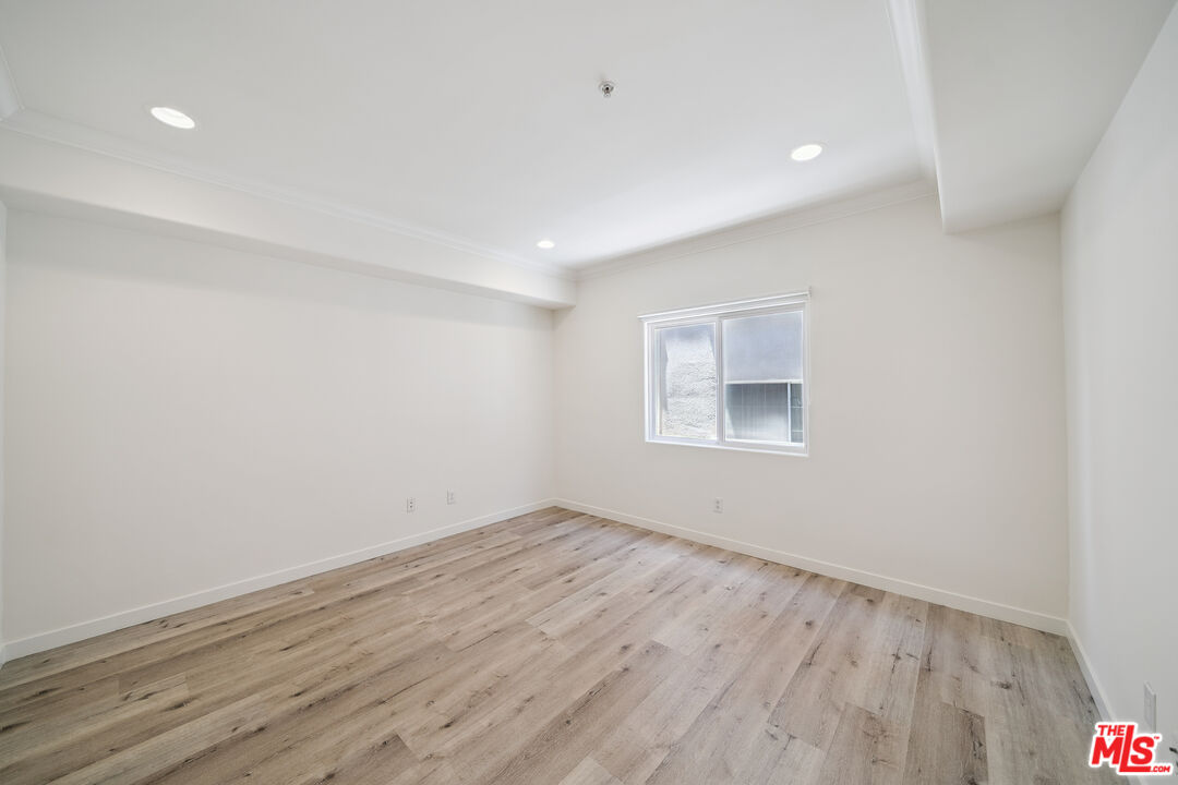 2335 S Bentley Ave Unit: 207