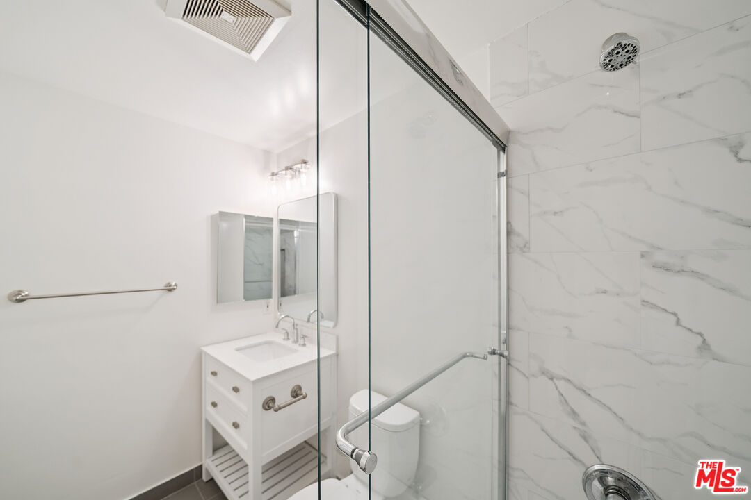 2335 S Bentley Ave Unit: 207