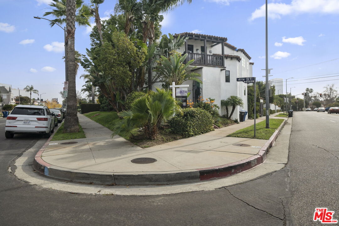 8014 W 4th St