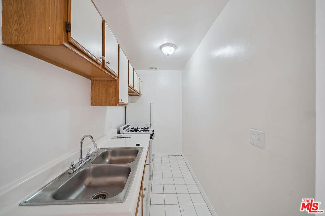 6827 Leland Ave Unit: 7