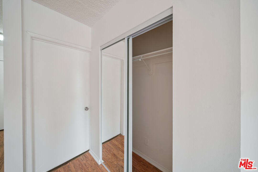 6827 Leland Ave Unit: 7