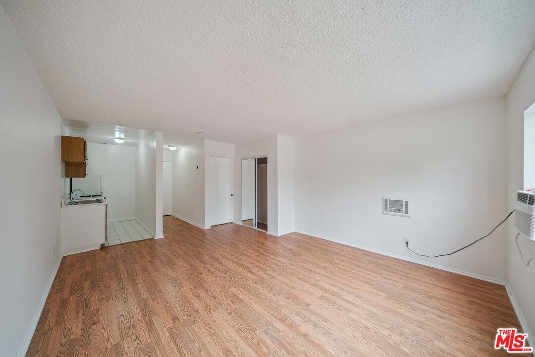 6827 Leland Ave Unit: 7