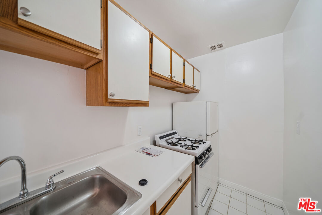 6827 Leland Ave Unit: 7