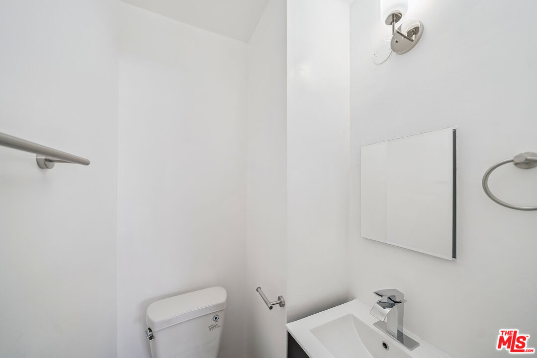 217 Carondelet Unit: 4