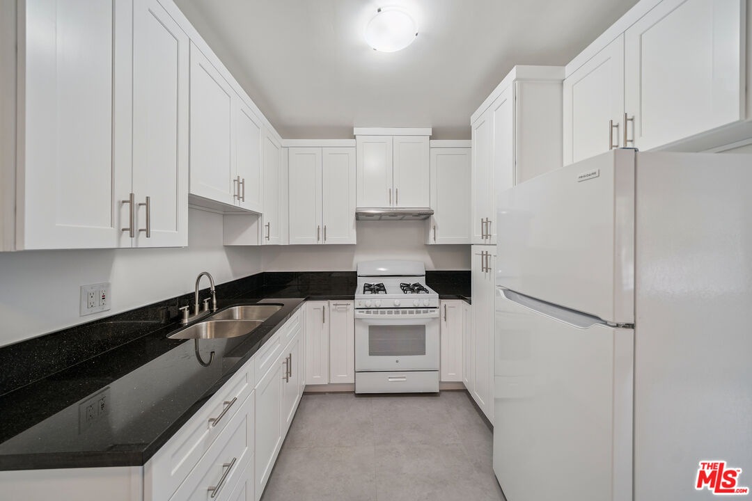 217 Carondelet Unit: 4