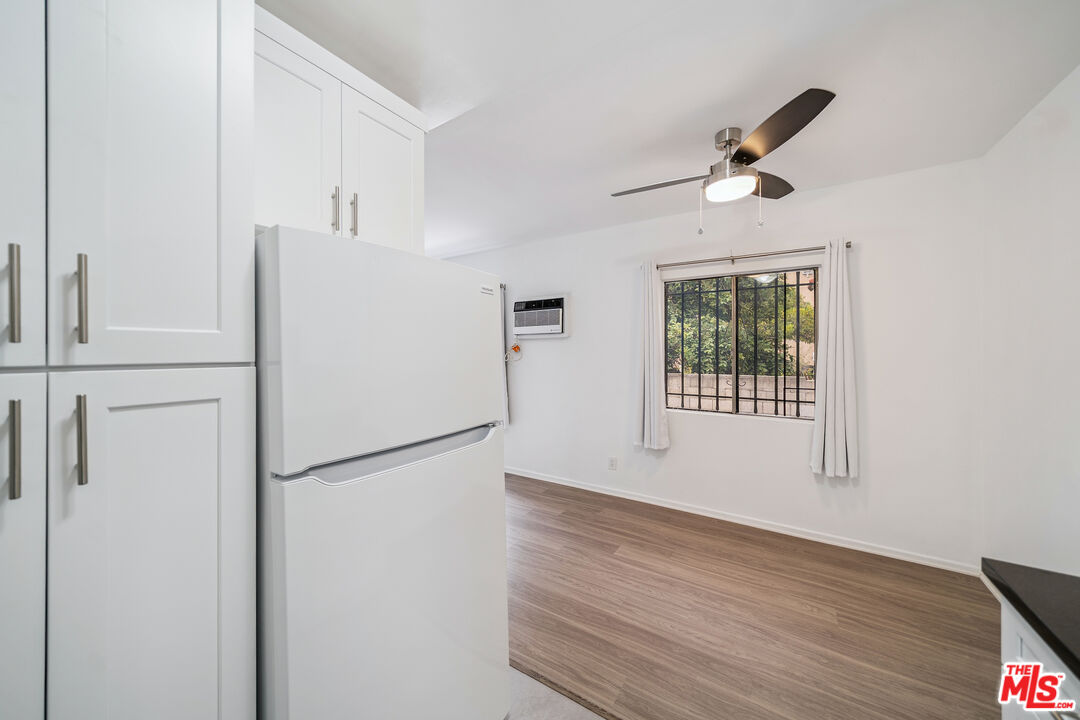 217 Carondelet Unit: 4