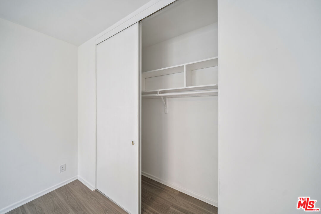 217 Carondelet Unit: 4