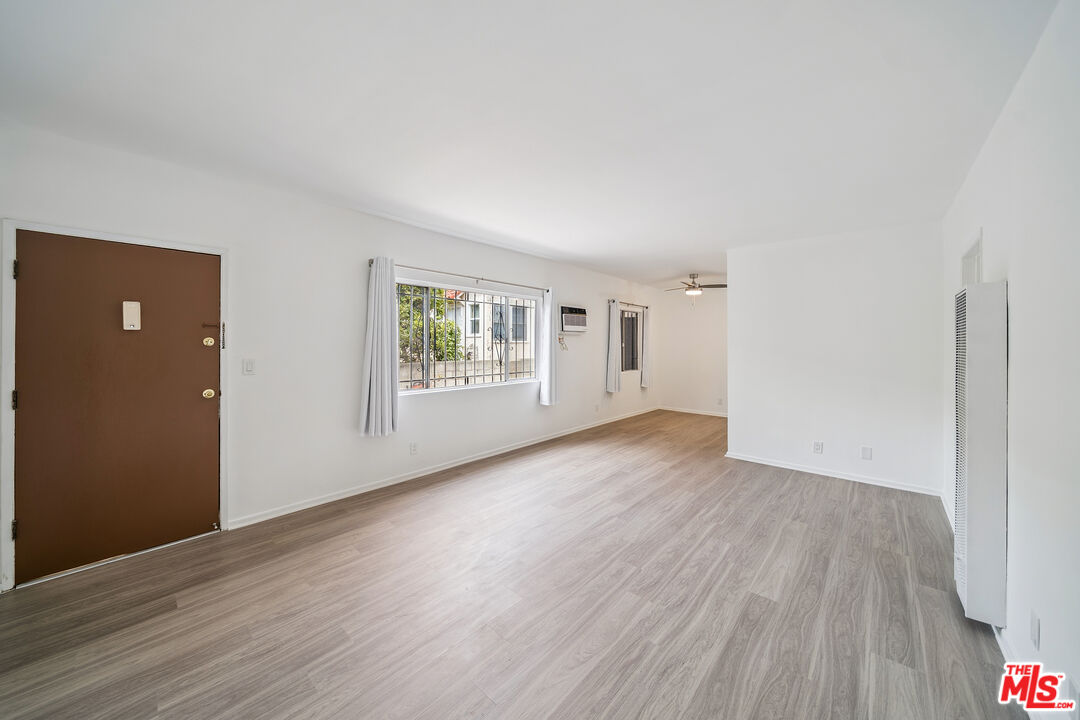 217 Carondelet Unit: 4