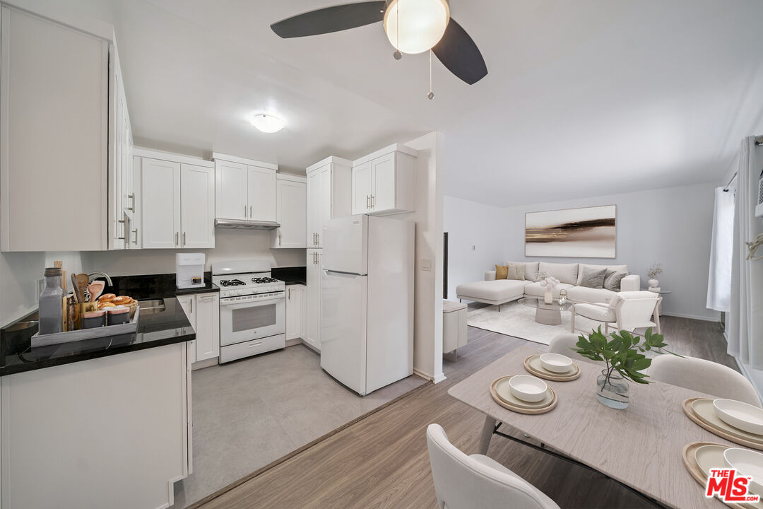 217 Carondelet Unit: 4