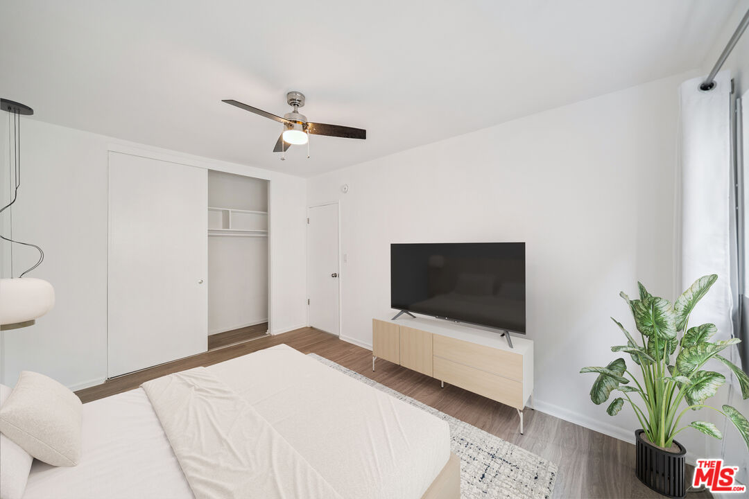 217 Carondelet Unit: 4