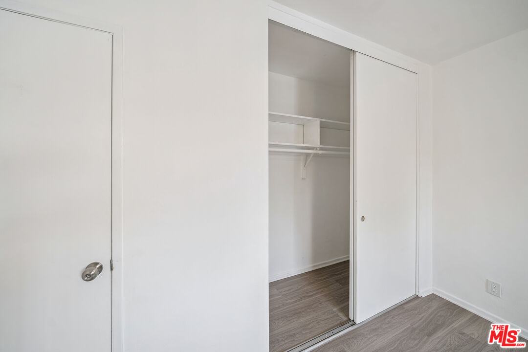 217 Carondelet Unit: 4