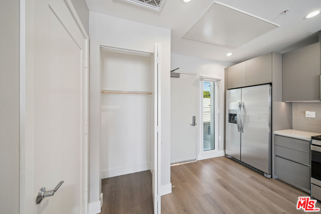 1223 N Hayworth Ave Unit: 9