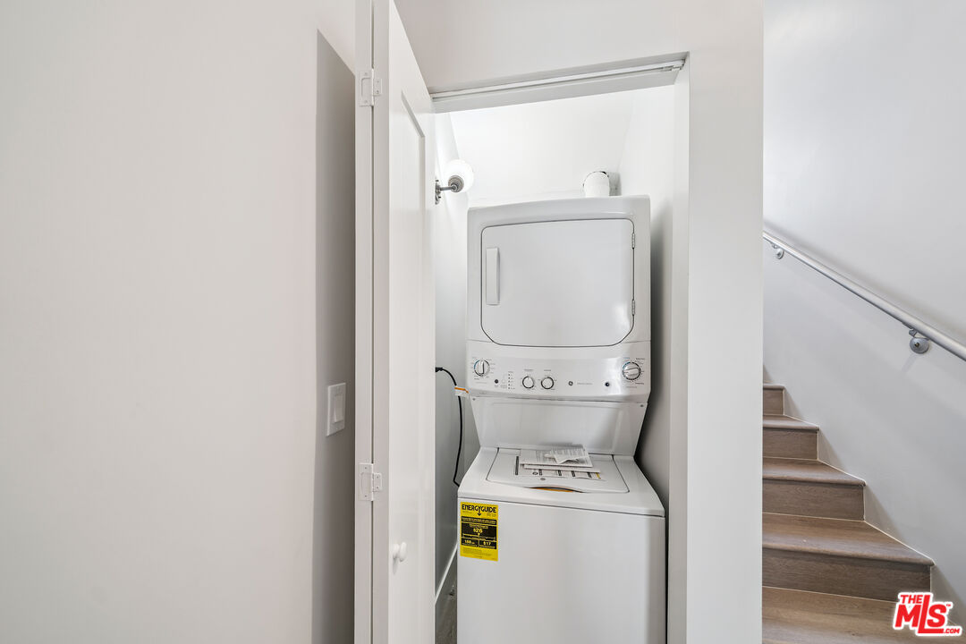 1223 N Hayworth Ave Unit: 9