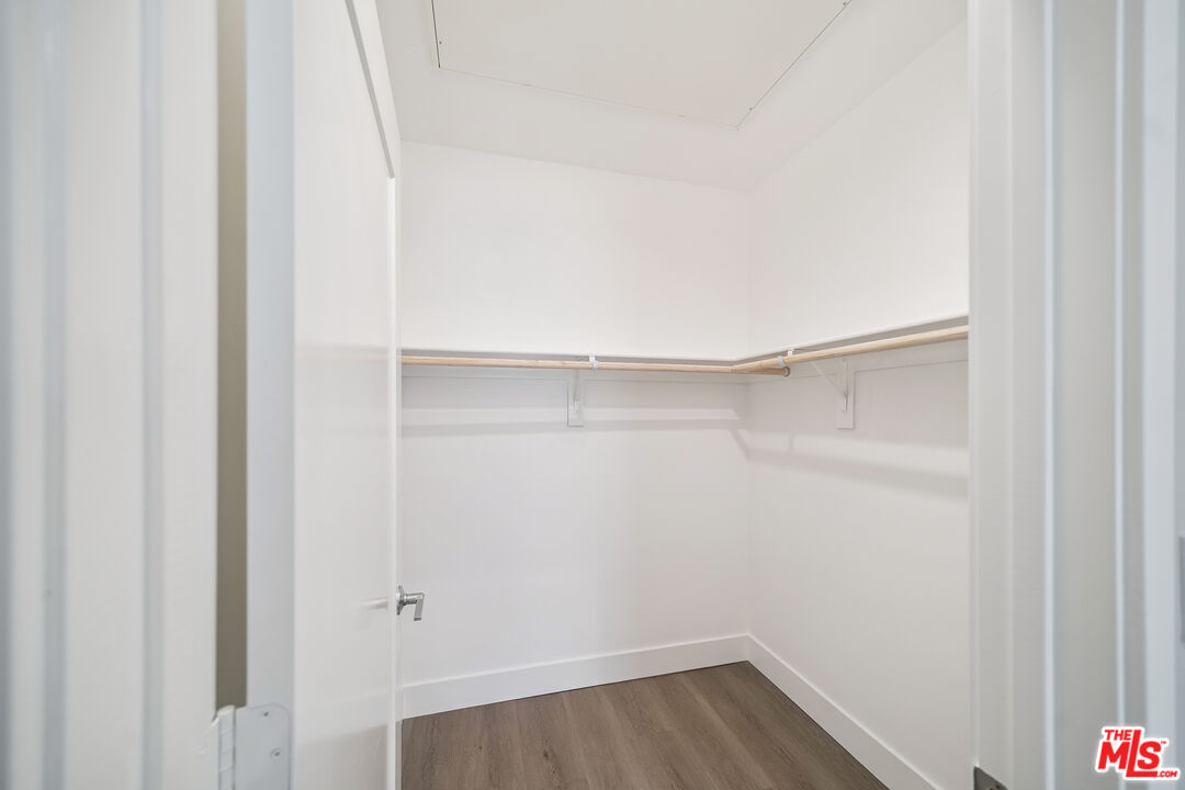 1223 N Hayworth Ave Unit: 9