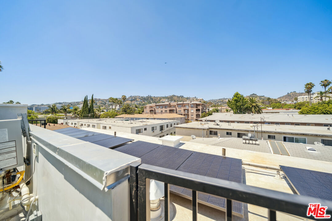1223 N Hayworth Ave Unit: 9
