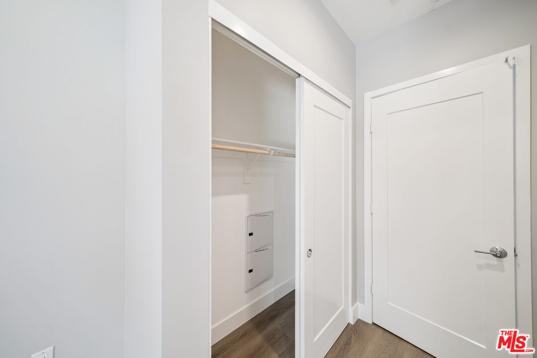 1223 N Hayworth Ave Unit: 9