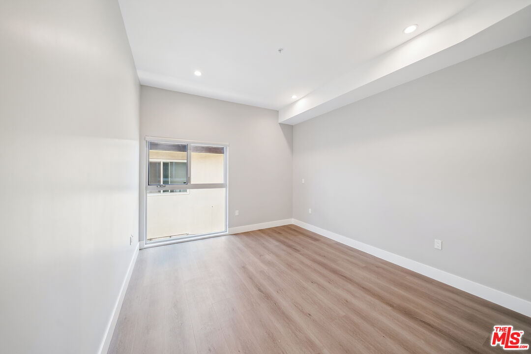 1223 N Hayworth Ave Unit: 9