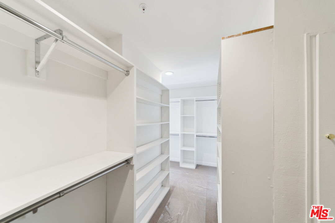 1508 Greenfield Ave Unit: 307
