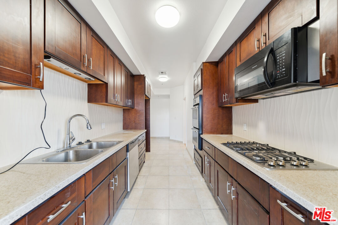 1508 Greenfield Ave Unit: 307