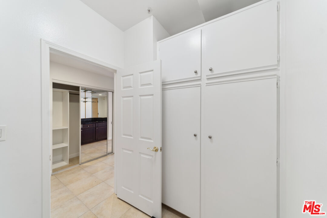 1508 Greenfield Ave Unit: 307