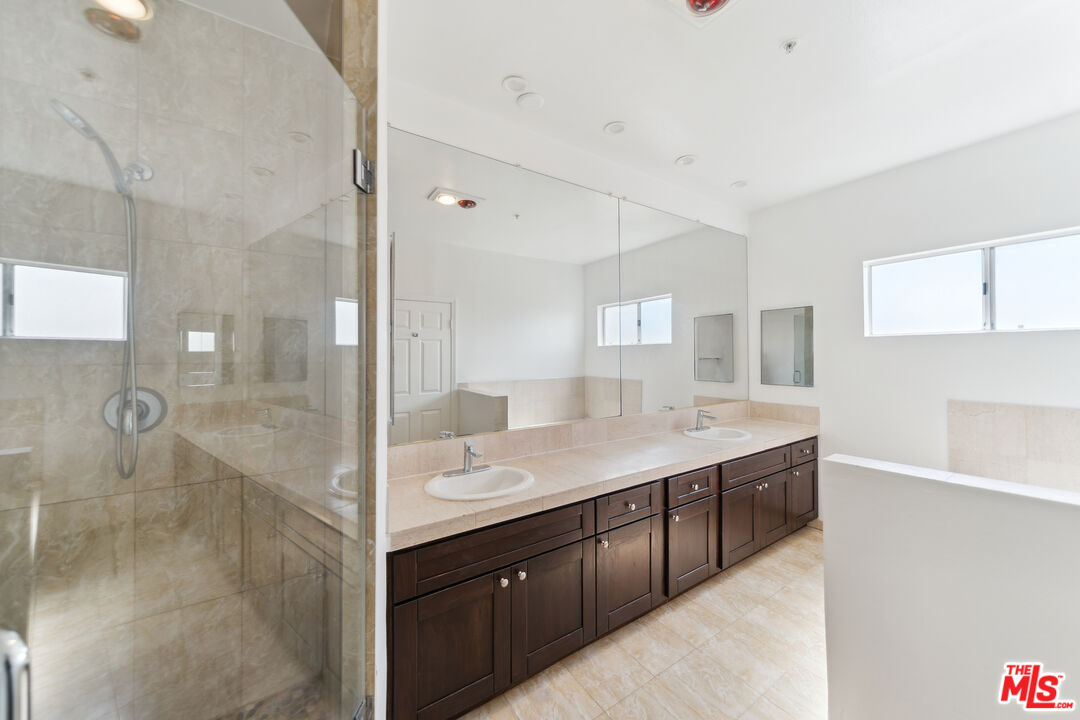 1508 Greenfield Ave Unit: 307