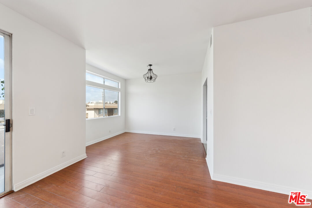 1508 Greenfield Ave Unit: 307