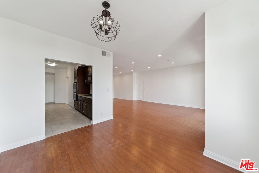 1508 Greenfield Ave Unit: 307