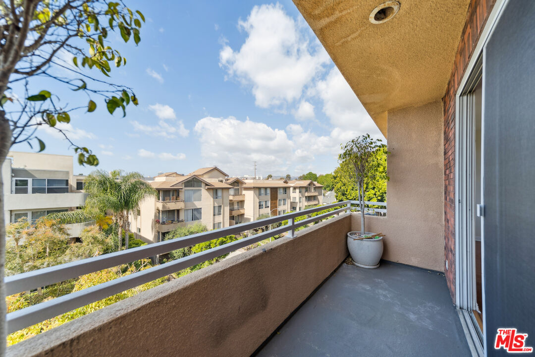 1508 Greenfield Ave Unit: 307