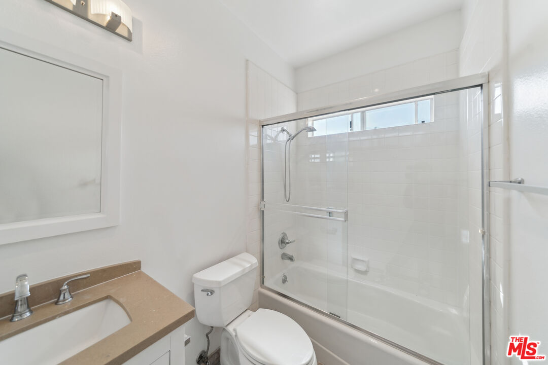 1508 Greenfield Ave Unit: 307