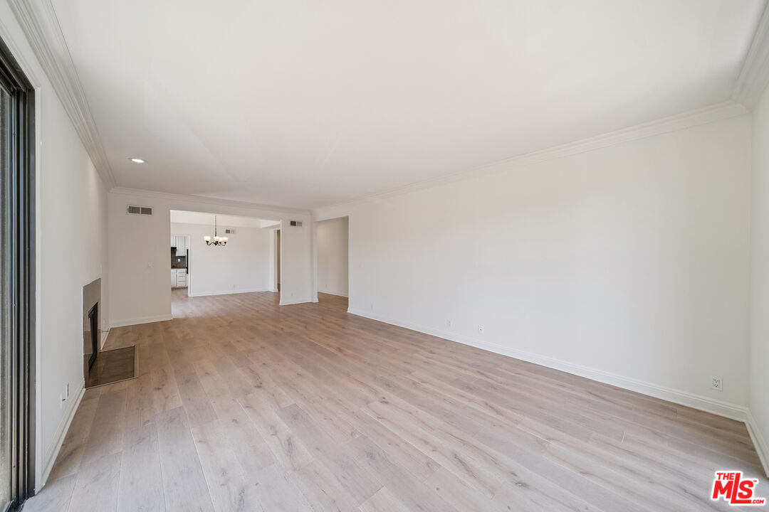 8865 Alden Dr