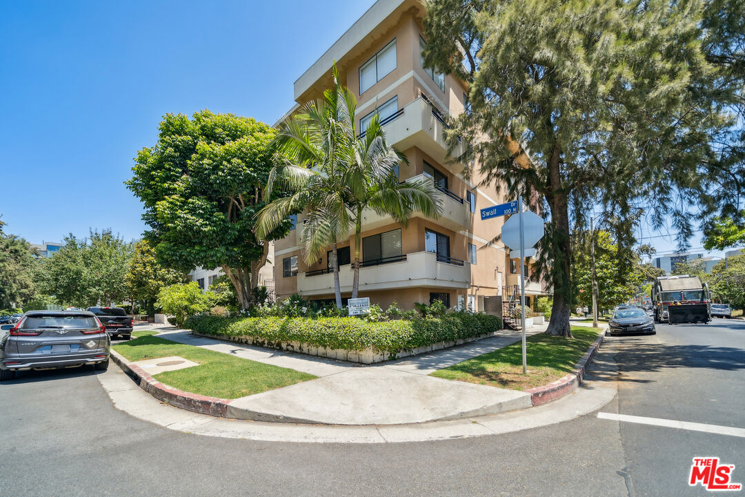 8865 Alden Dr