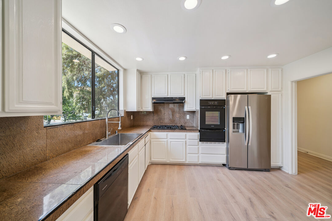 8865 Alden Dr