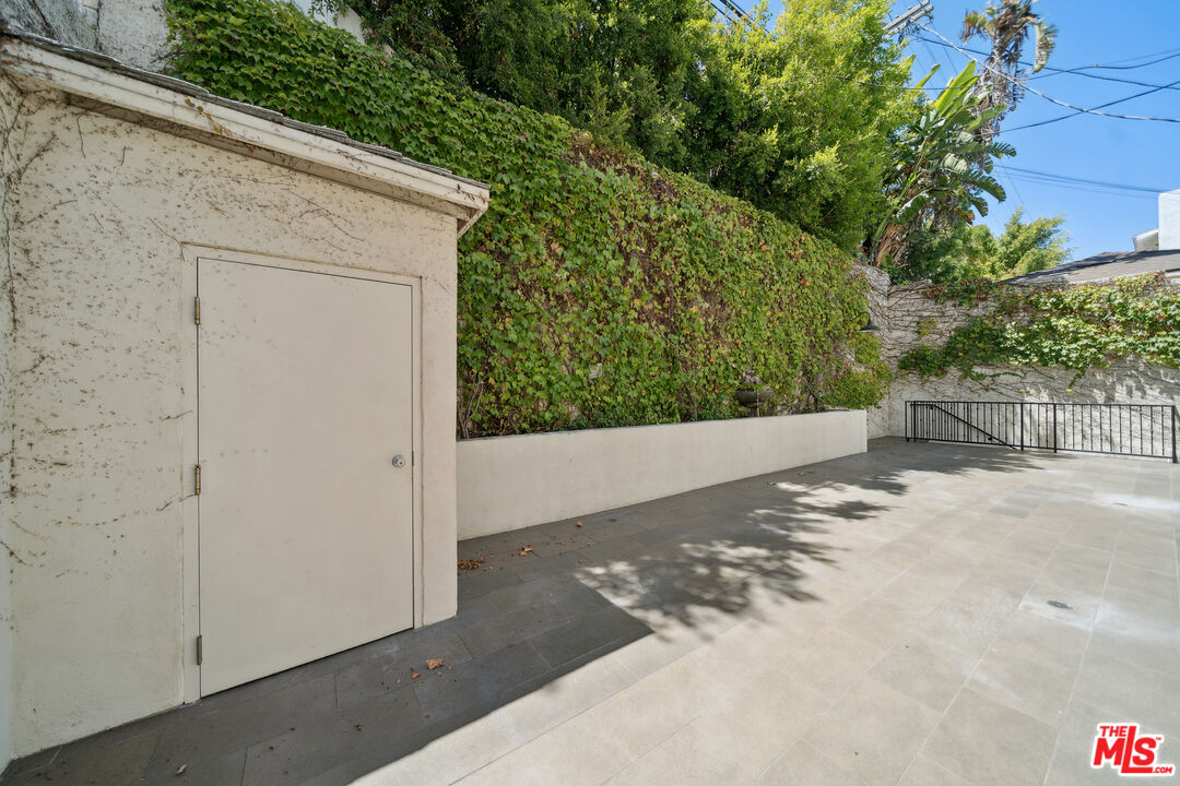 1529 S Beverly Dr. Unit: 1