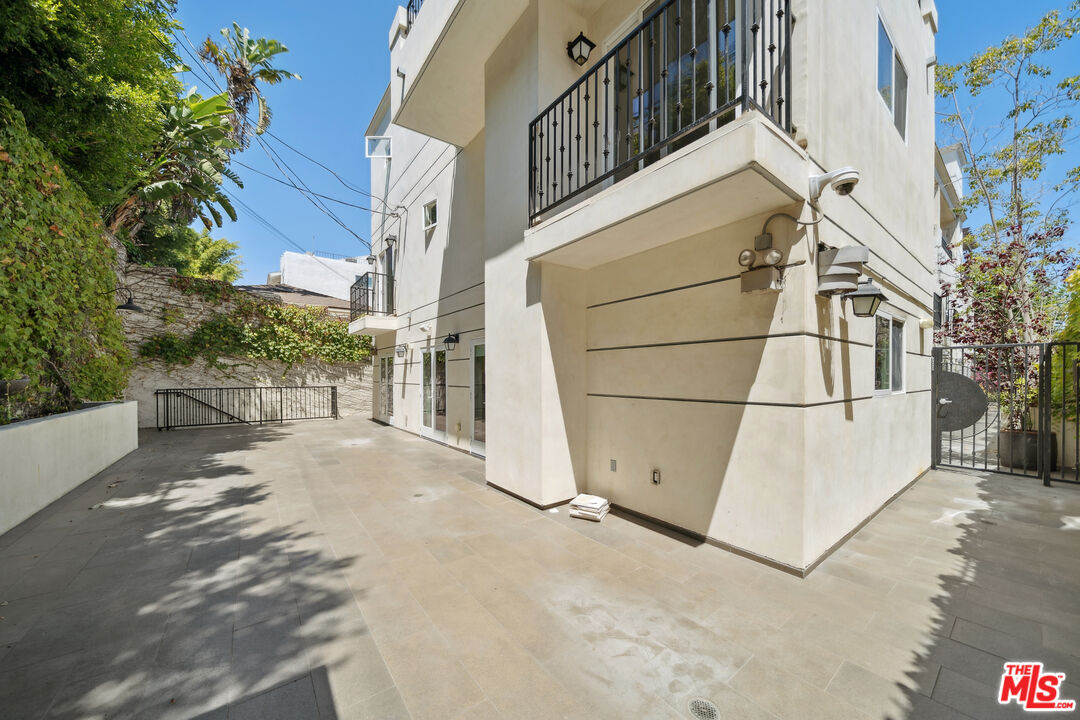 1529 S Beverly Dr. Unit: 1