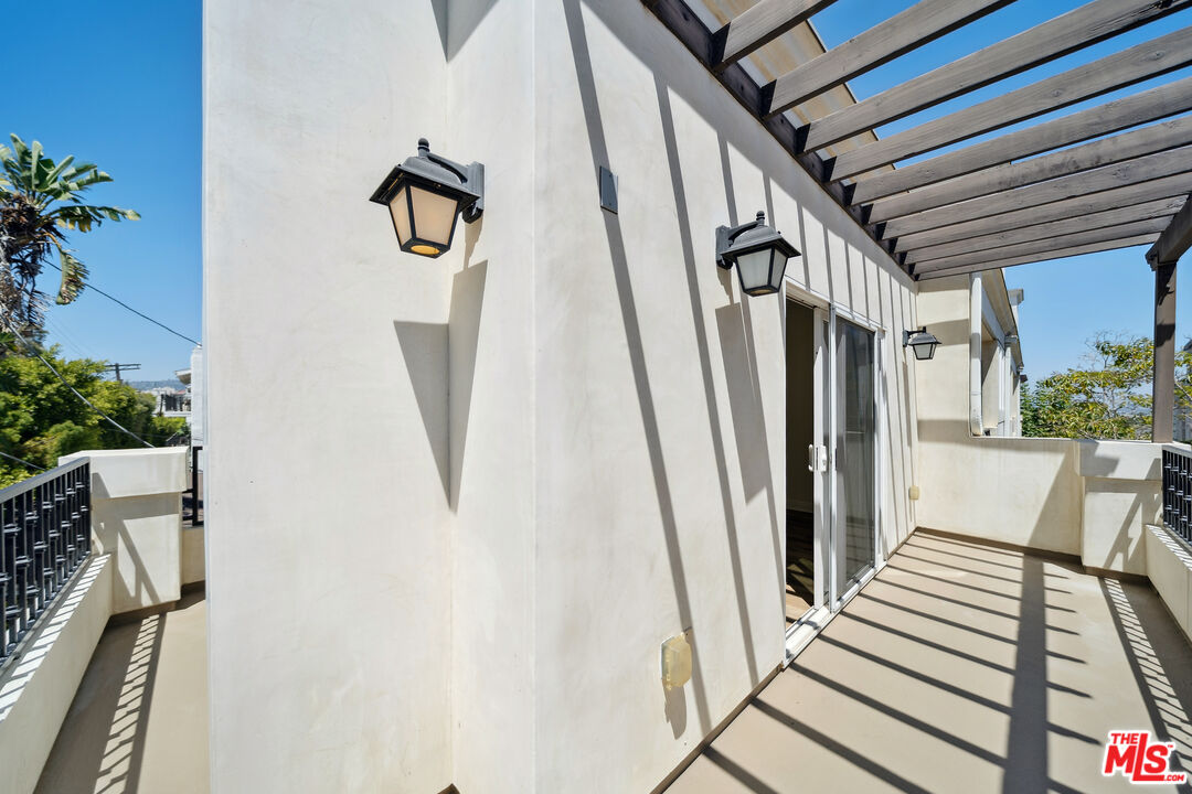 1529 S Beverly Dr. Unit: 1