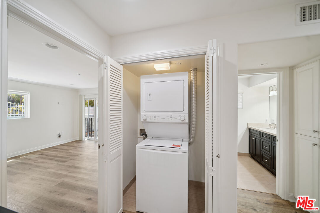 1529 S Beverly Dr. Unit: 1