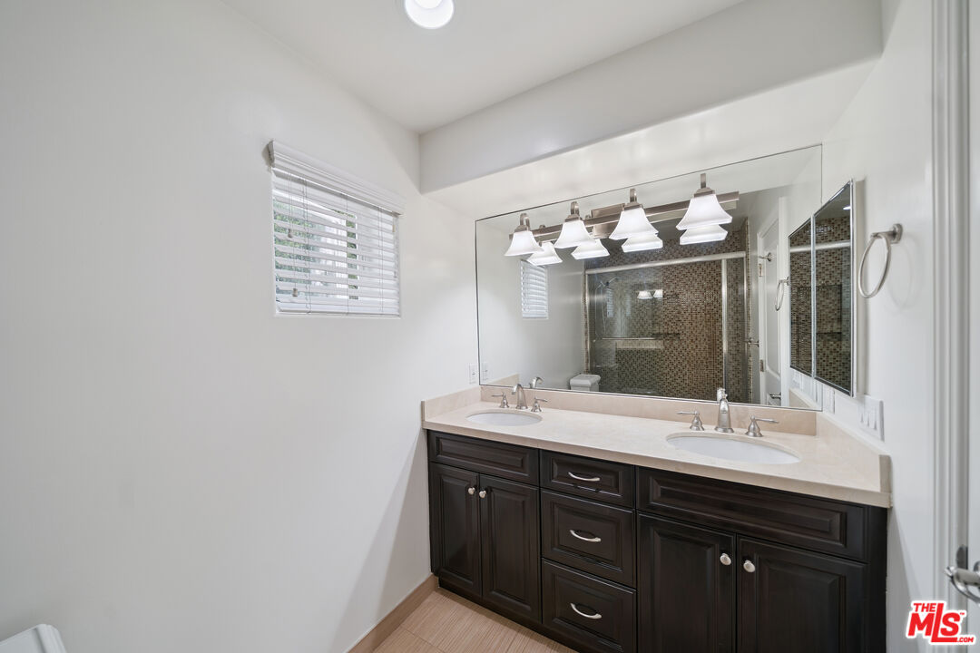 1529 S Beverly Dr. Unit: 1