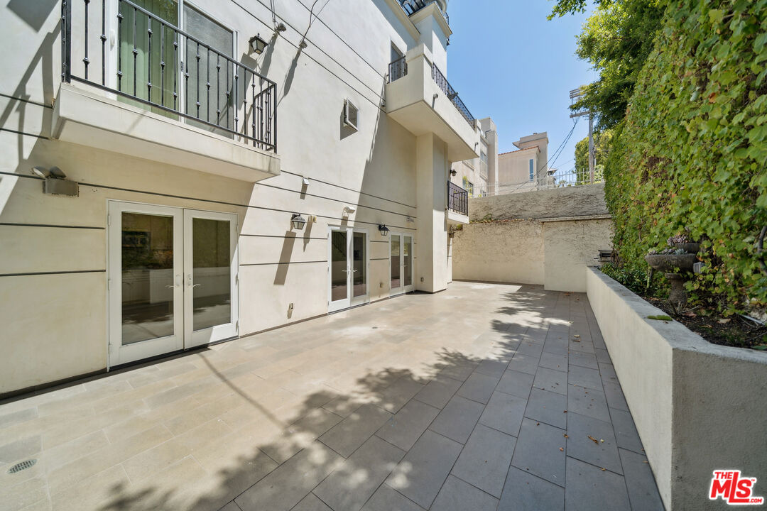 1529 S Beverly Dr. Unit: 1
