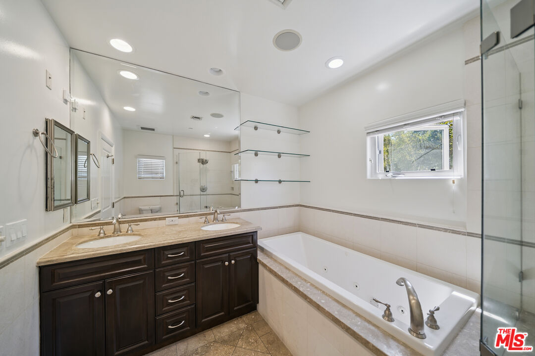 1529 S Beverly Dr. Unit: 1