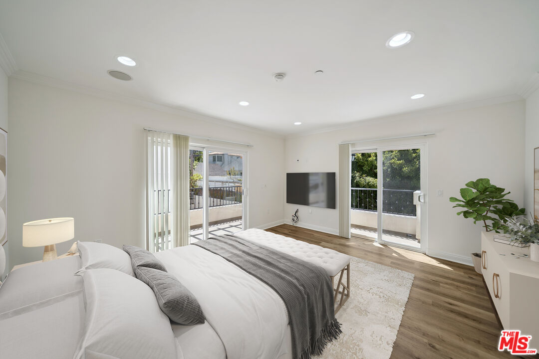 1529 S Beverly Dr. Unit: 1