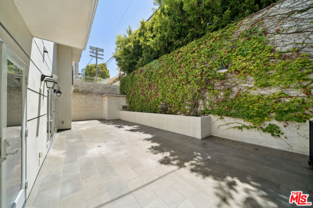 1529 S Beverly Dr. Unit: 1