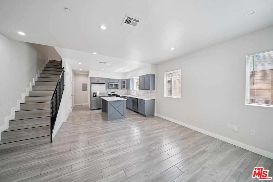 1121 Browning Blvd