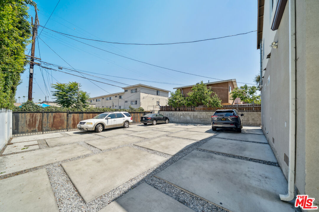 1121 Browning Blvd