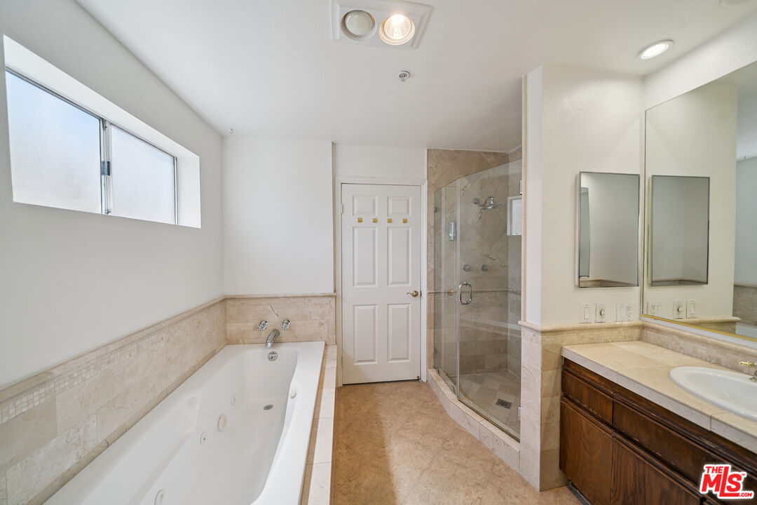 1508 Greenfield Ave Unit: 206