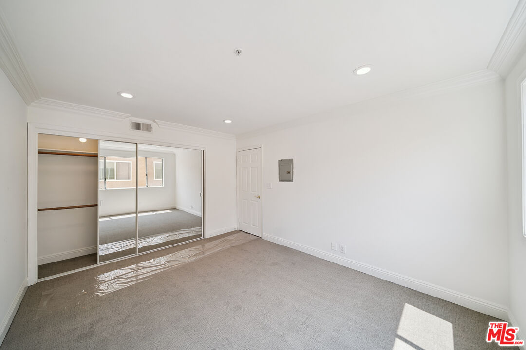 1508 Greenfield Ave Unit: 206