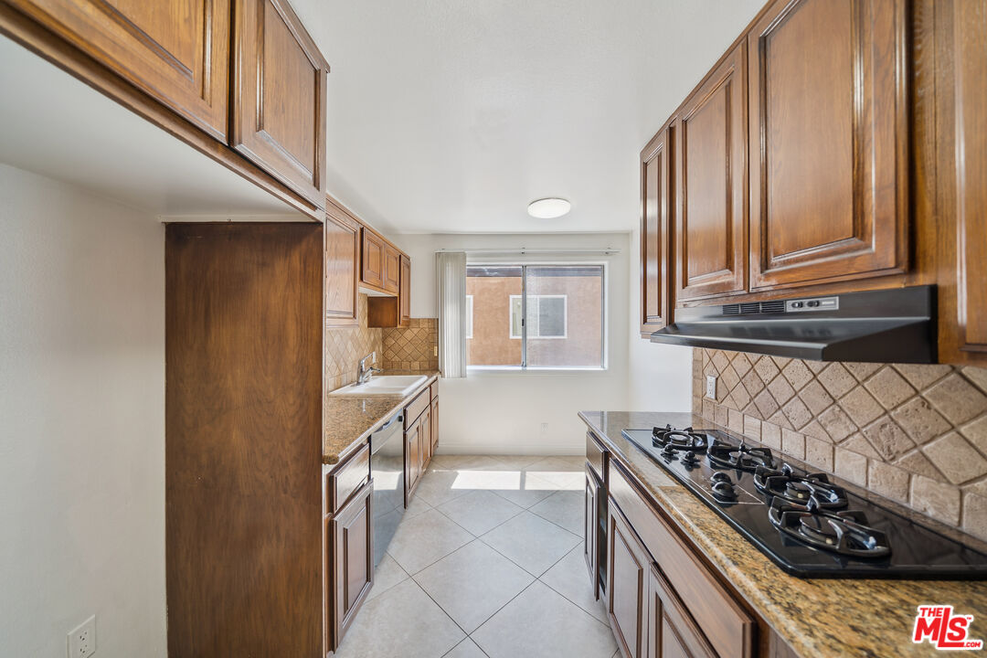 1508 Greenfield Ave Unit: 206