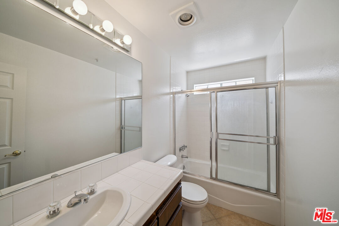1508 Greenfield Ave Unit: 206