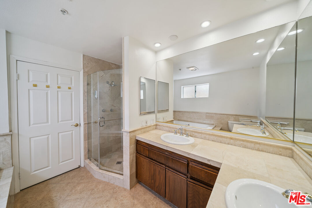 1508 Greenfield Ave Unit: 206