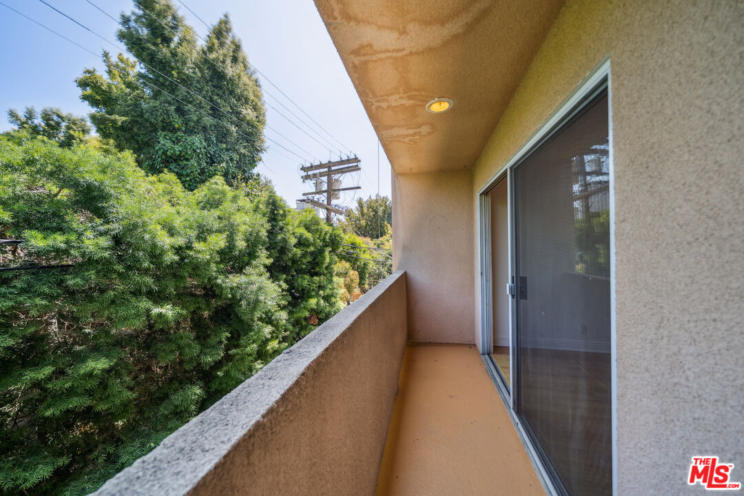 1508 Greenfield Ave Unit: 206