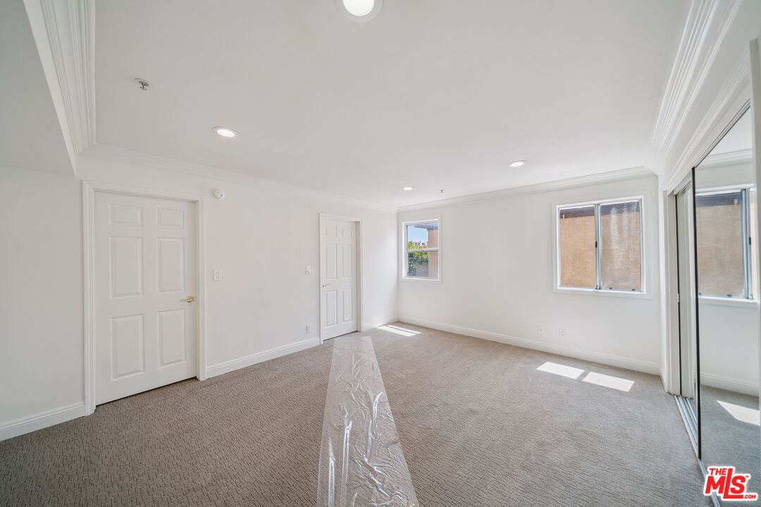 1508 Greenfield Ave Unit: 206